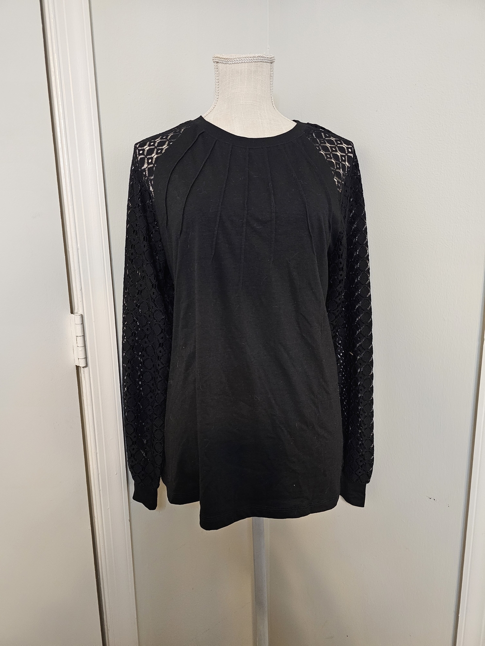 Women's Black Long Lacey Sleeved Top